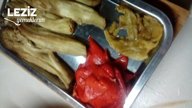 Közde Patlıcan Yatağında Soslu Köfte