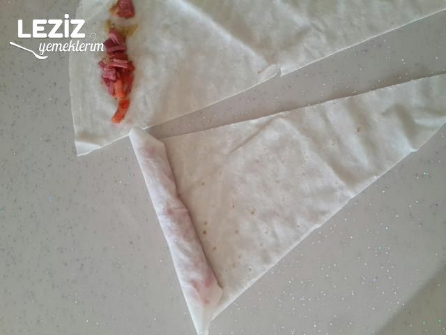 3 Malzemeli Susamlı Börek