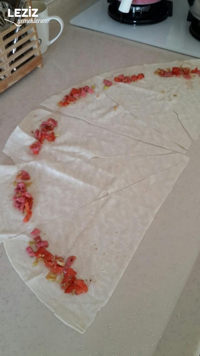 3 Malzemeli Susamlı Börek