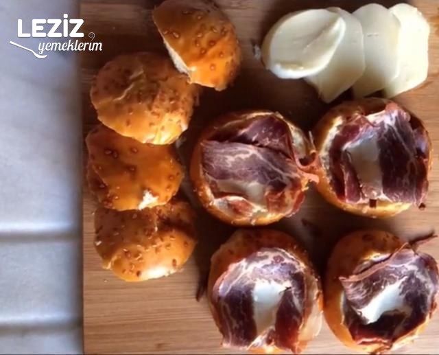 Pastırmalı Yumurtalı Mini Ekmekler