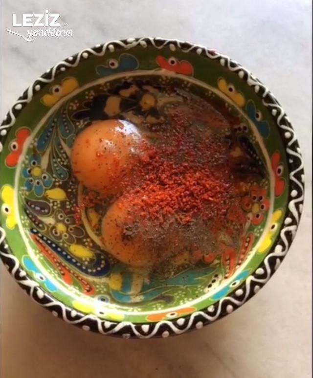 Pastırmalı Yumurtalı Mini Ekmekler