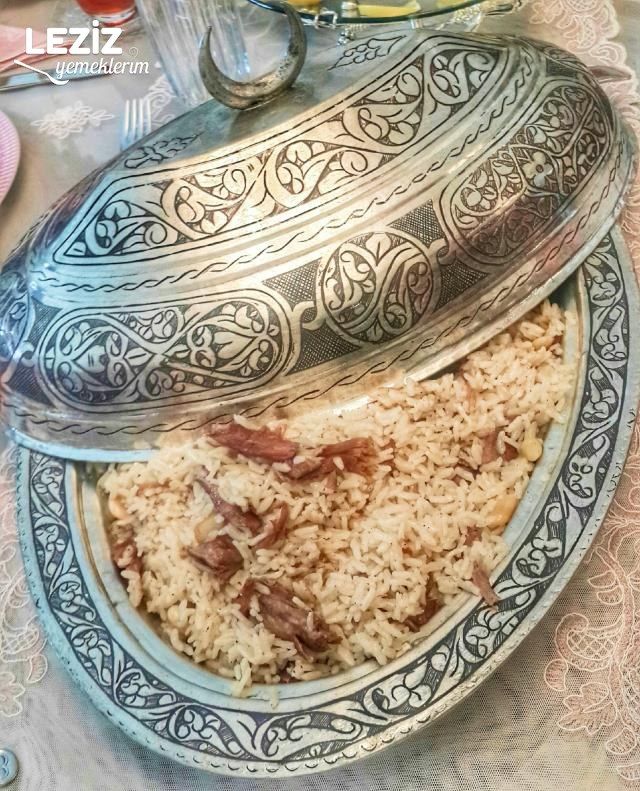 Bademli Kuzu Etli Pilav