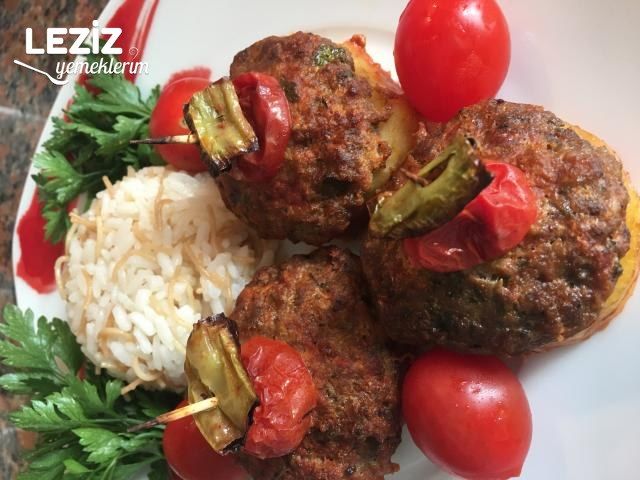 İçi Domatesli Köfte
