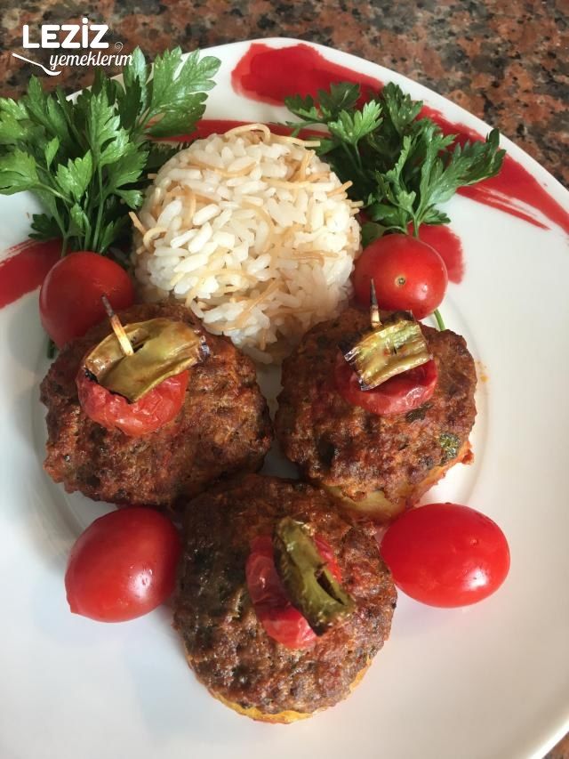 İçi Domatesli Köfte