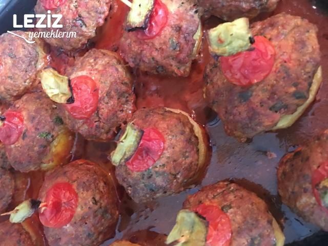 İçi Domatesli Köfte