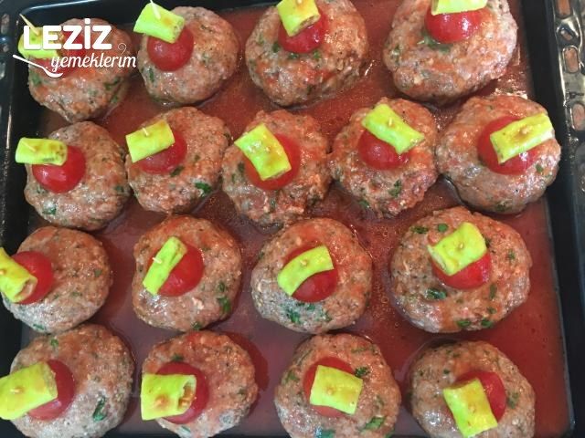İçi Domatesli Köfte