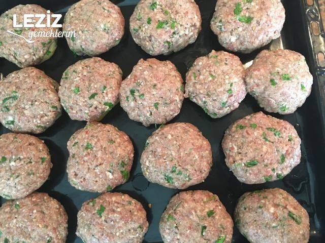 İçi Domatesli Köfte