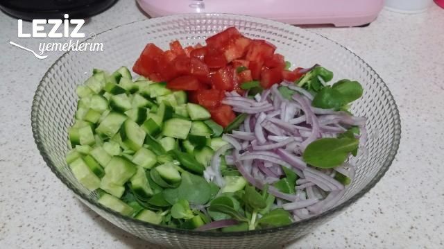 Zeytinyağlı Semizotu Salatası Nasıl Yapılır?