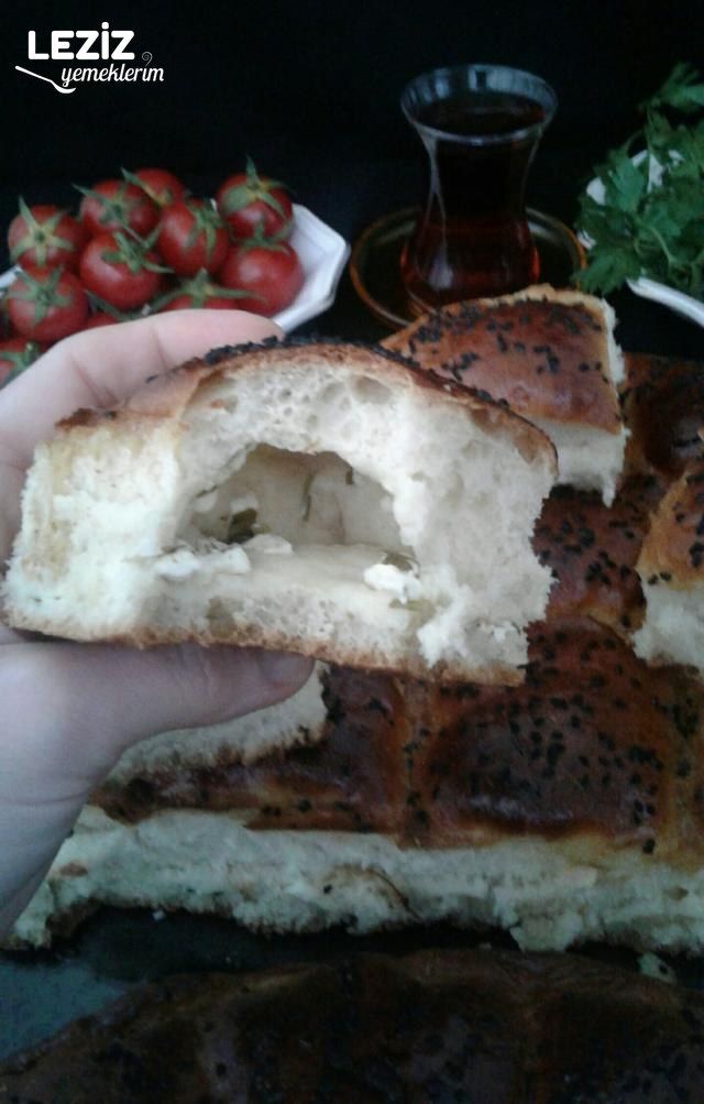 Arası Peynirli Ramazan Pidesi
