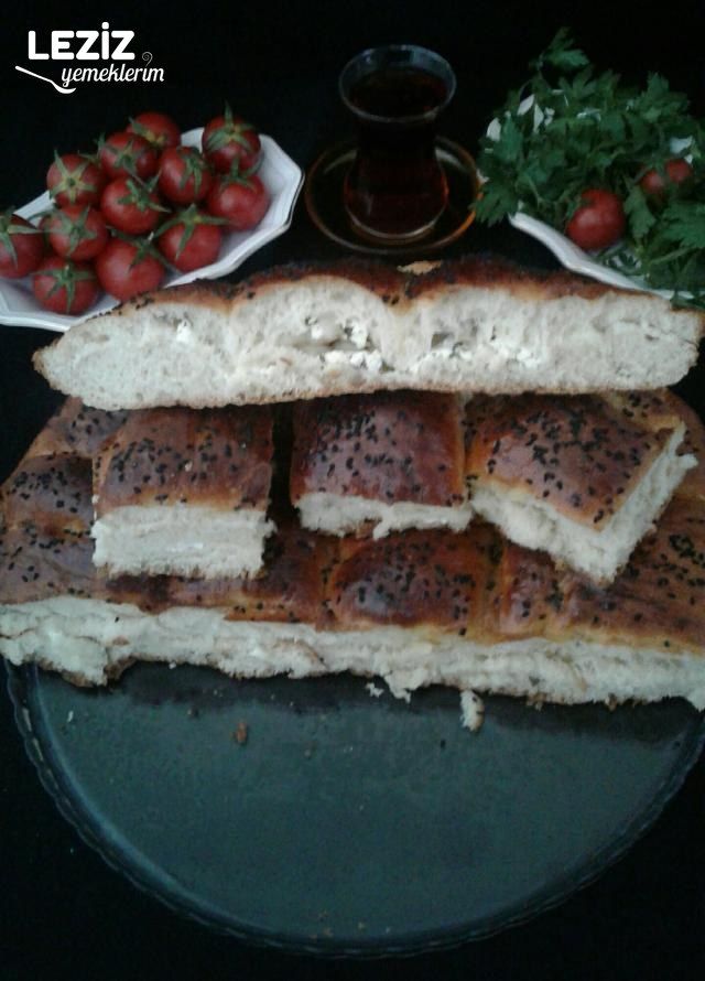 Arası Peynirli Ramazan Pidesi