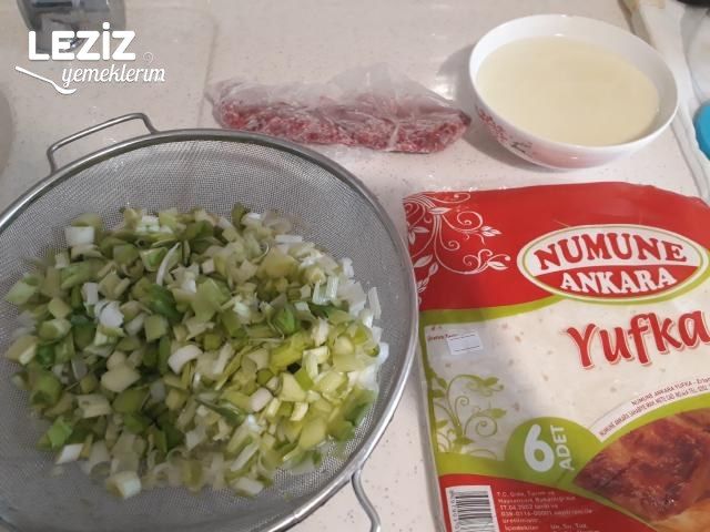 Pırasalı Börek Tarifi (Aşamalı Anlatım)