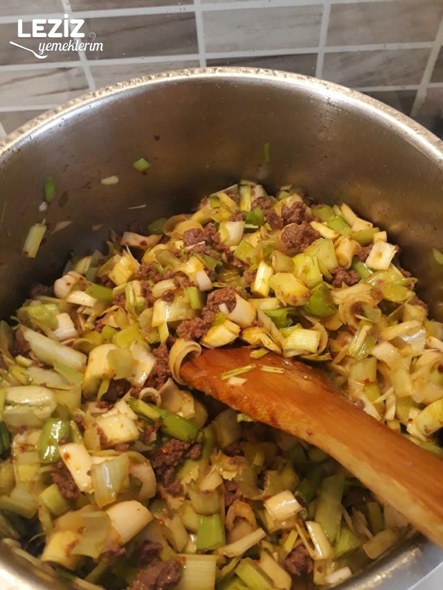 Pırasalı Börek Tarifi (Aşamalı Anlatım)