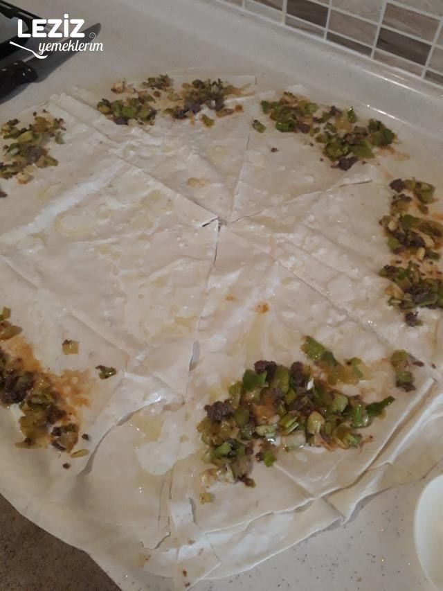 Pırasalı Börek Tarifi (Aşamalı Anlatım)