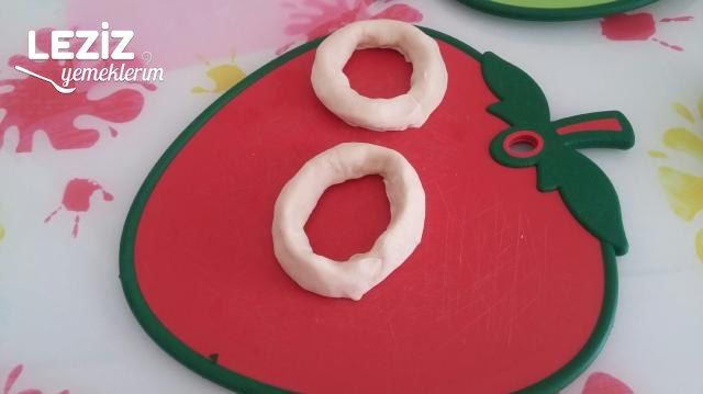 Açma Simit Görünümlü Milföy Börek