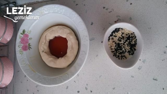 Açma Simit Görünümlü Milföy Börek