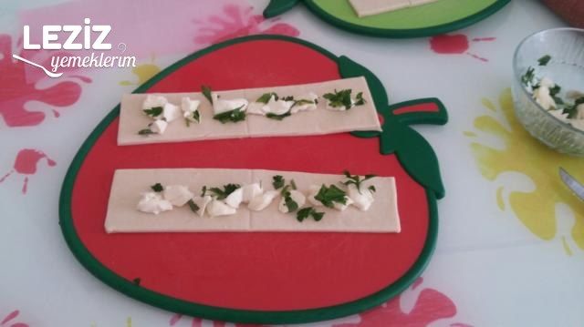 Açma Simit Görünümlü Milföy Börek