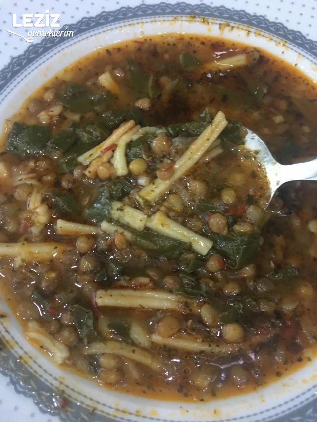 Pazılı Erişteli Yeşil Mercimek Çorbası
