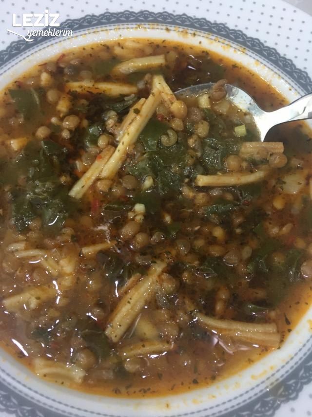 Pazılı Erişteli Yeşil Mercimek Çorbası