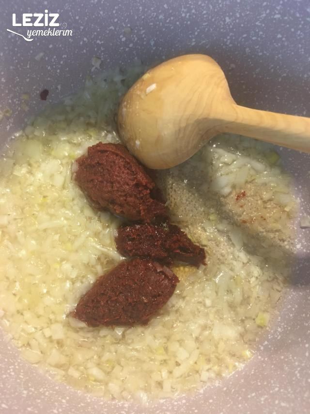 Pazılı Erişteli Yeşil Mercimek Çorbası