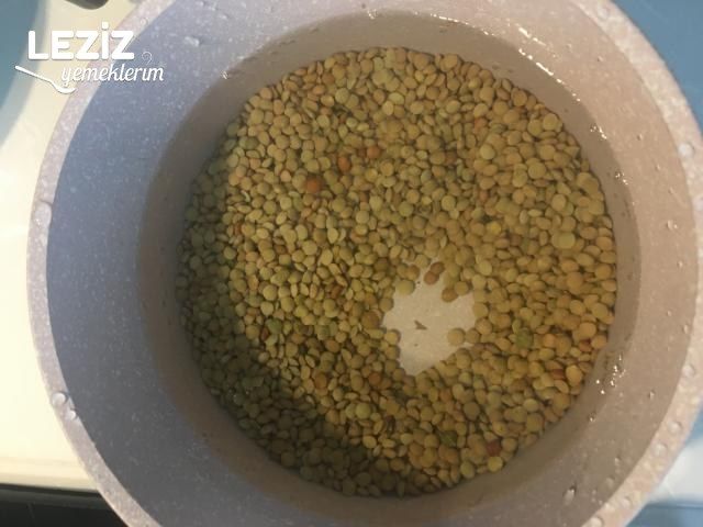 Pazılı Erişteli Yeşil Mercimek Çorbası