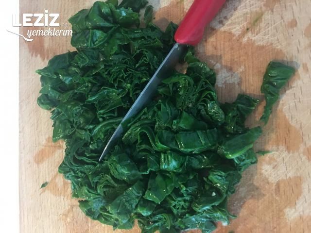 Pazılı Erişteli Yeşil Mercimek Çorbası