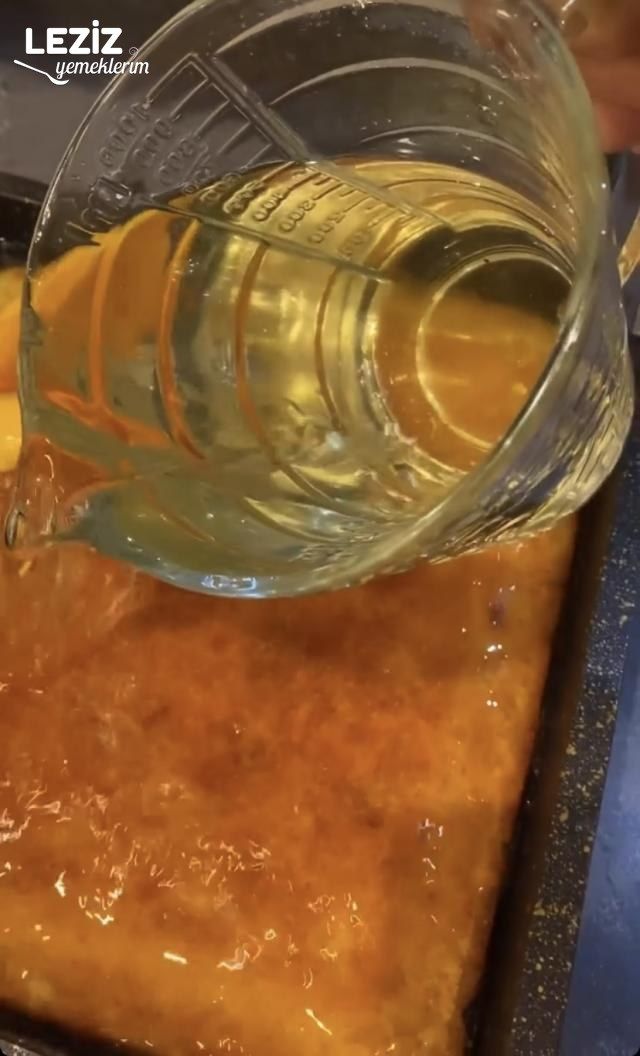 Kalıpta Şerbetli Revani Tatlısı