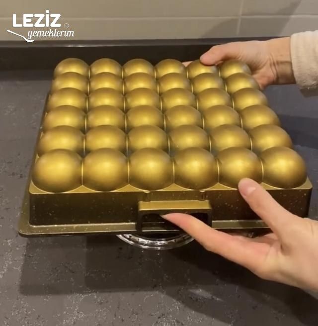 Kalıpta Şerbetli Revani Tatlısı