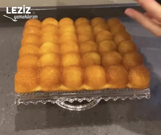 Kalıpta Şerbetli Revani Tatlısı