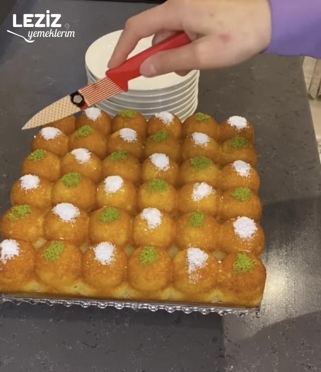 Kalıpta Şerbetli Revani Tatlısı