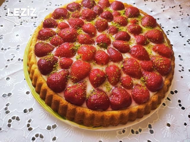 Çilekli Bulut Pasta