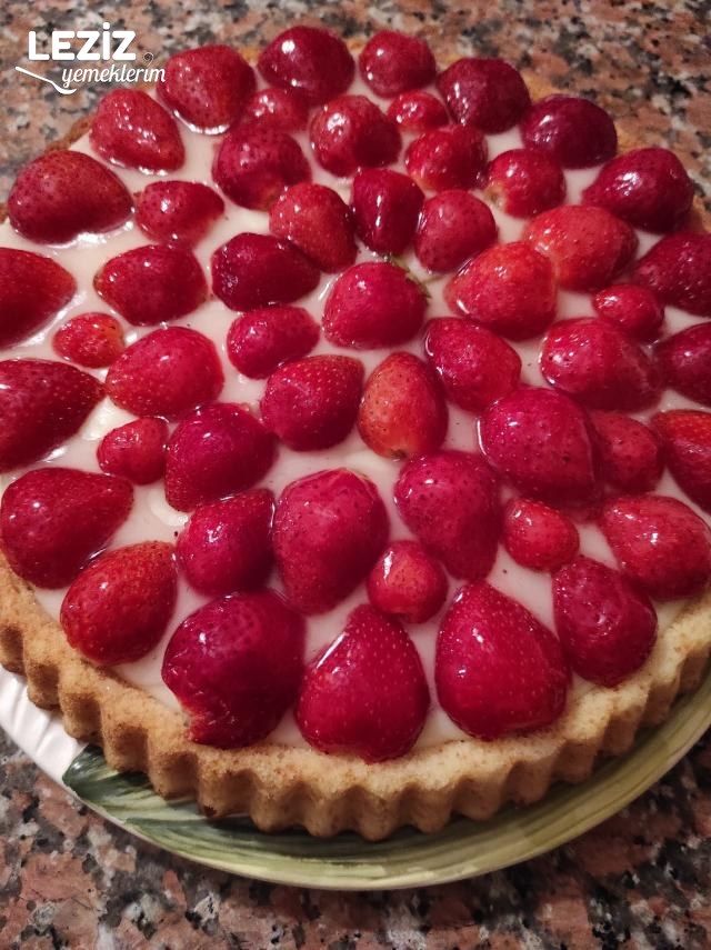 Çilekli Bulut Pasta