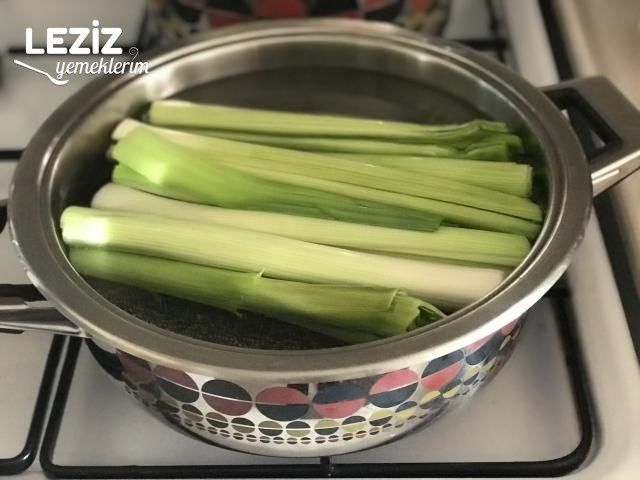 Muska Şeklinde Pırasa Dolması Tarifi