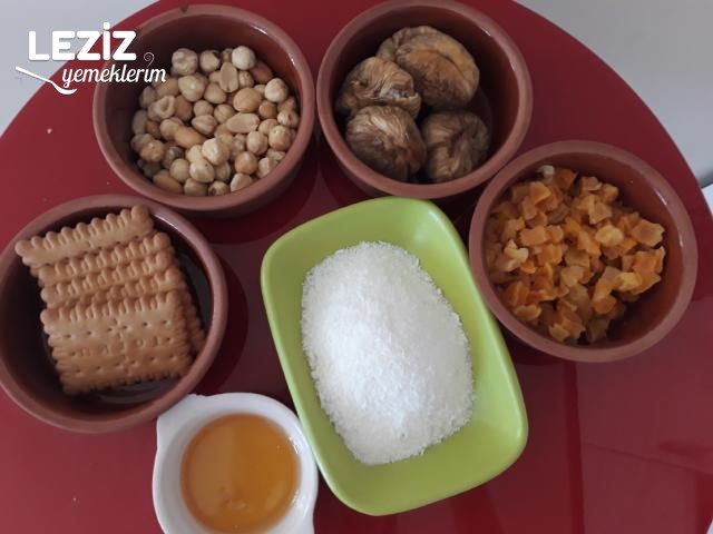 Kuru Meyveli Toplar