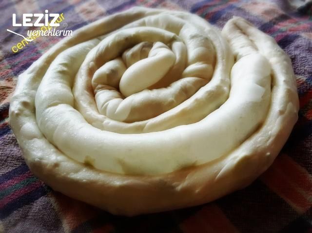 Pırasalı Çarşaf Böreği