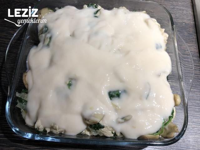 Fırında Beşamelli Patatesli Tavuk