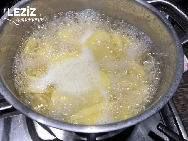 Fırında Beşamelli Patatesli Tavuk