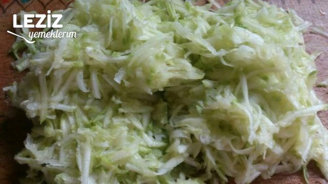 Yoğurtlu Şehriyeli Kabak Salatası