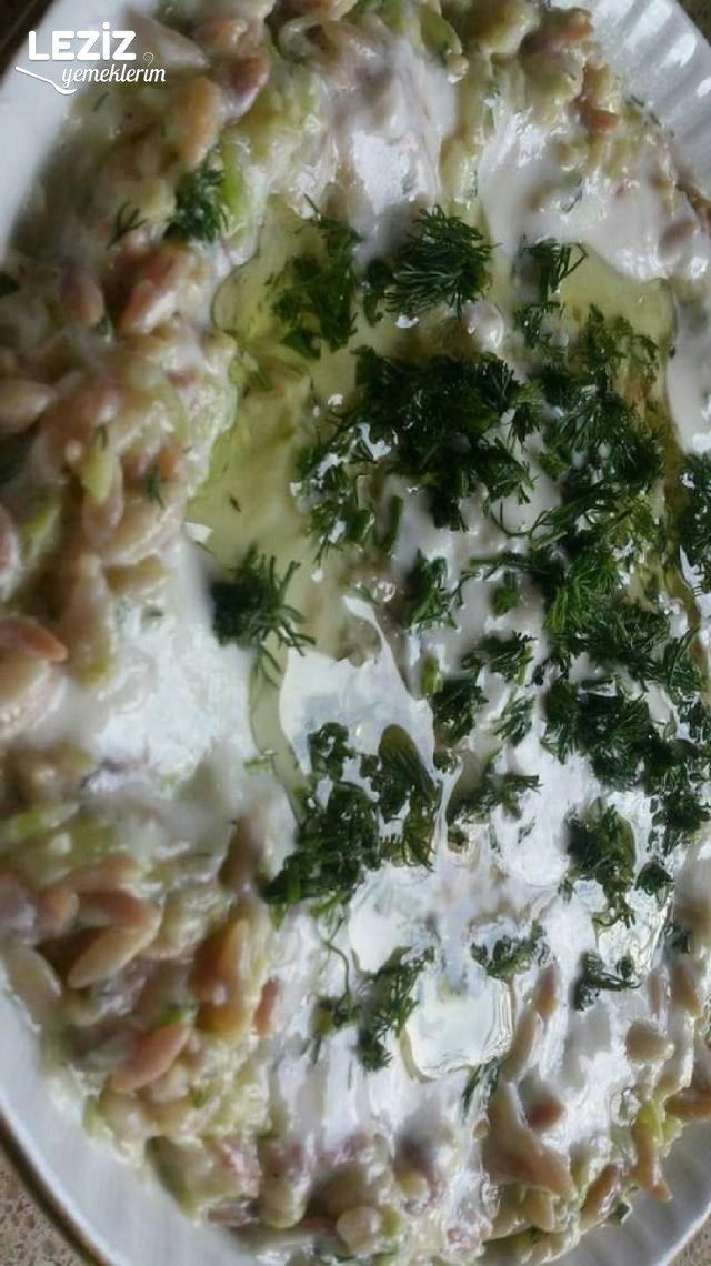 Yoğurtlu Şehriyeli Kabak Salatası