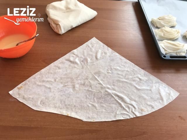 Midye Börek Tarifi (Aşamalı Anlatım)
