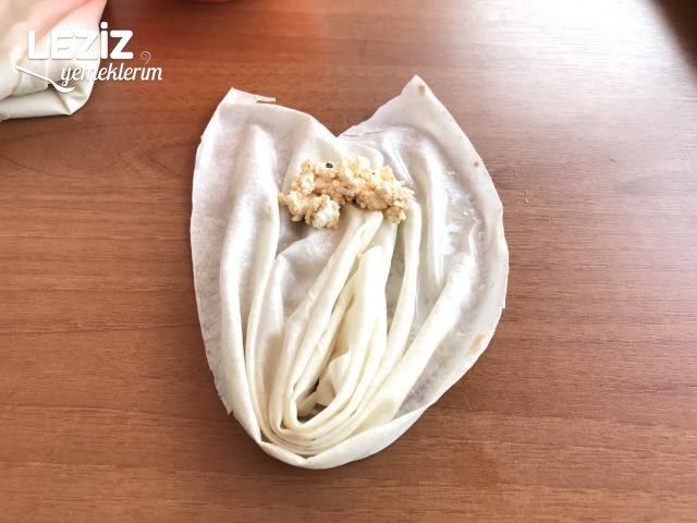 Midye Börek Tarifi (Aşamalı Anlatım)