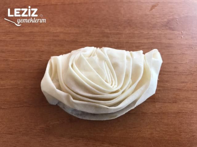 Midye Börek Tarifi (Aşamalı Anlatım)