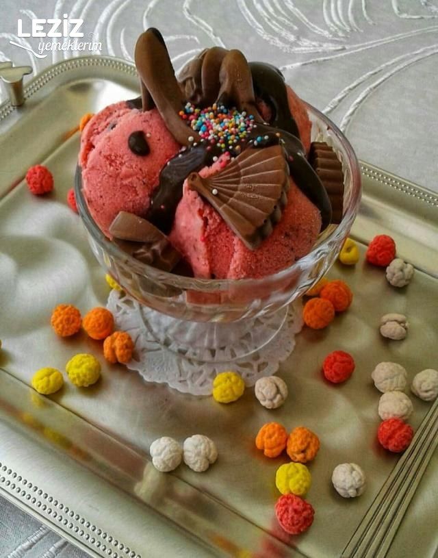Ev Yapımı Çilekli Dondurma