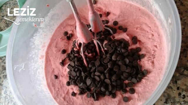 Ev Yapımı Çilekli Dondurma