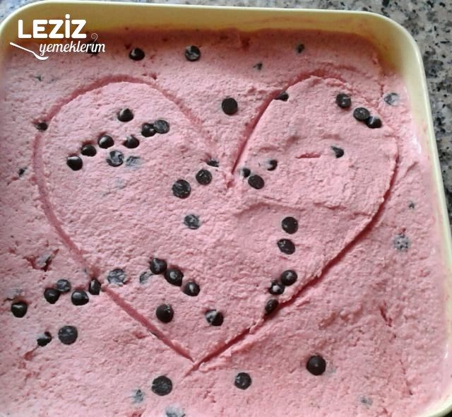 Ev Yapımı Çilekli Dondurma