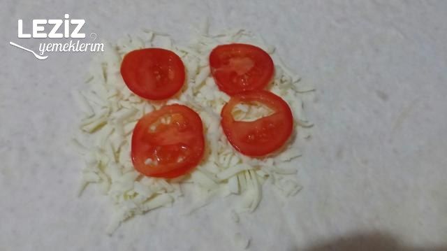 Domatesli Kaşar Peynirli Gözleme (Yufkadan)