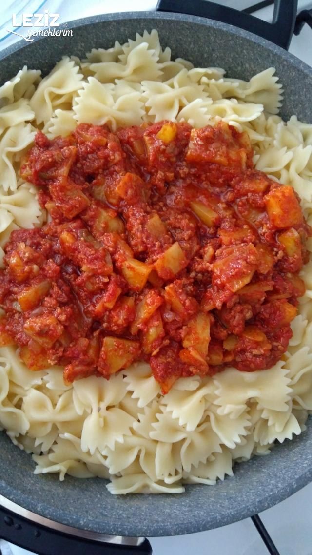 Patatesli Kıymalı Makarna