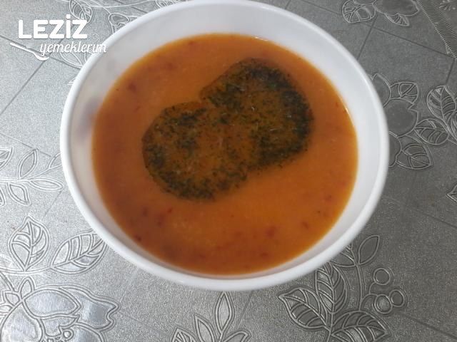 Sarımsaklı Un Çorbası Tarifi