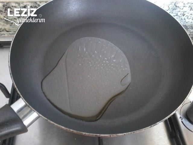 Sarımsaklı Un Çorbası Tarifi