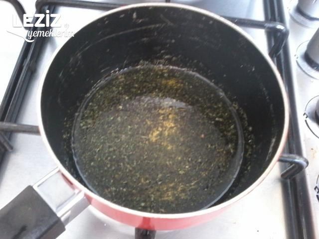 Sarımsaklı Un Çorbası Tarifi