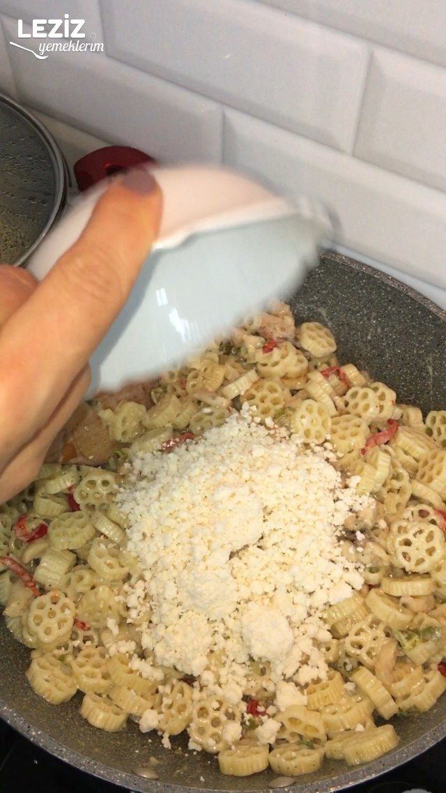 Kremalı Tavuklu Makarna